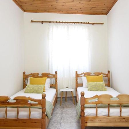 The Yellow Art Home Каламата Екстер'єр фото