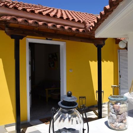 The Yellow Art Home Каламата Екстер'єр фото