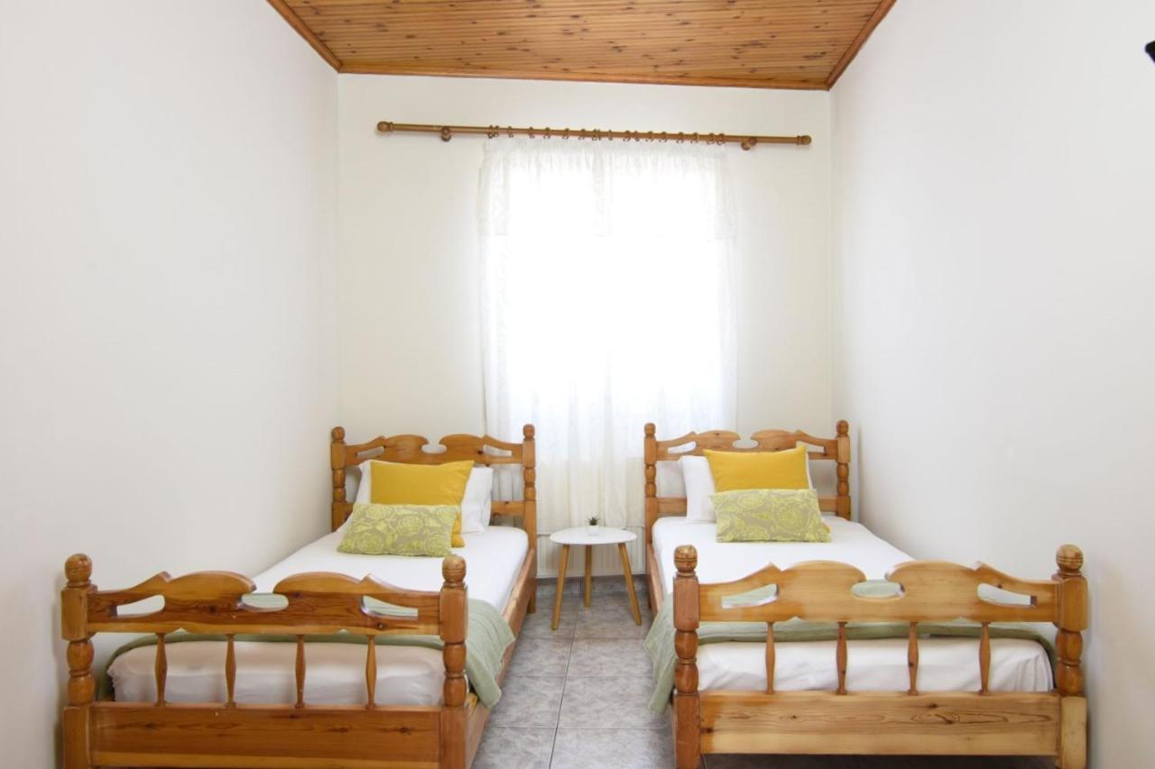 The Yellow Art Home Каламата Екстер'єр фото