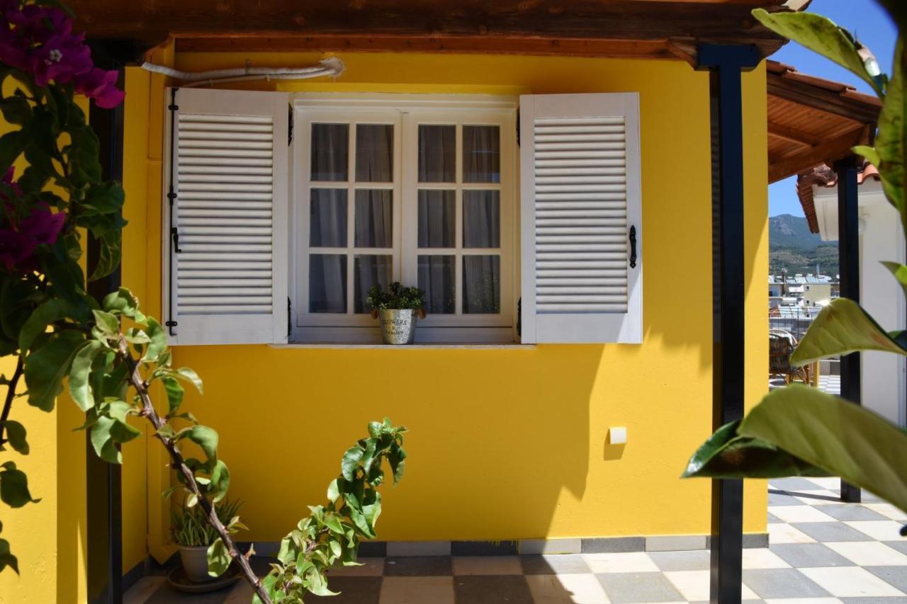 The Yellow Art Home Каламата Екстер'єр фото