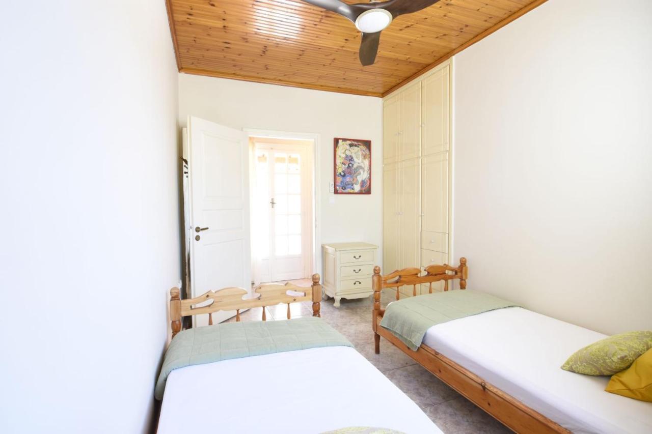 The Yellow Art Home Каламата Екстер'єр фото